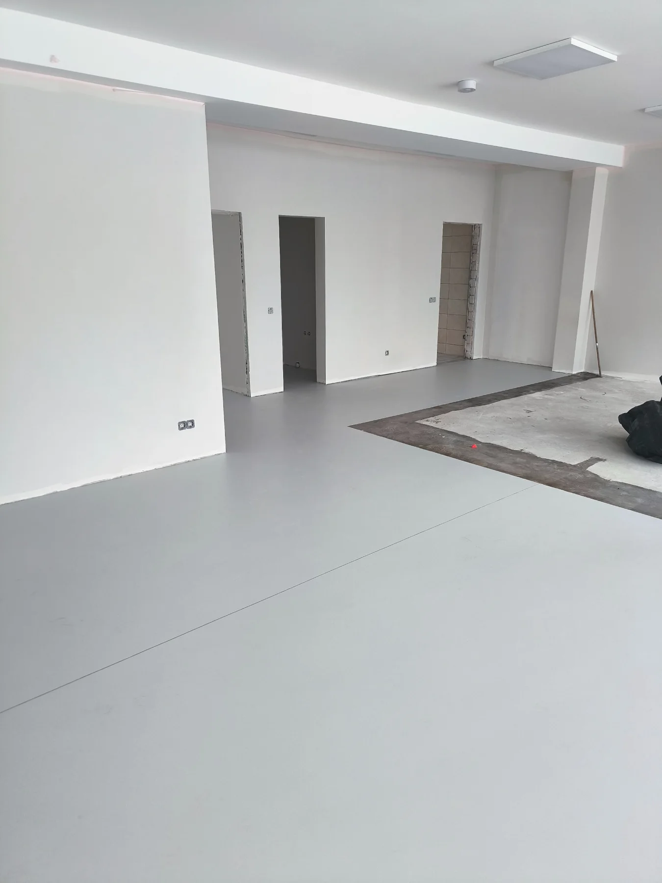 ARGISTA įrengta šviesi liejama grindų danga